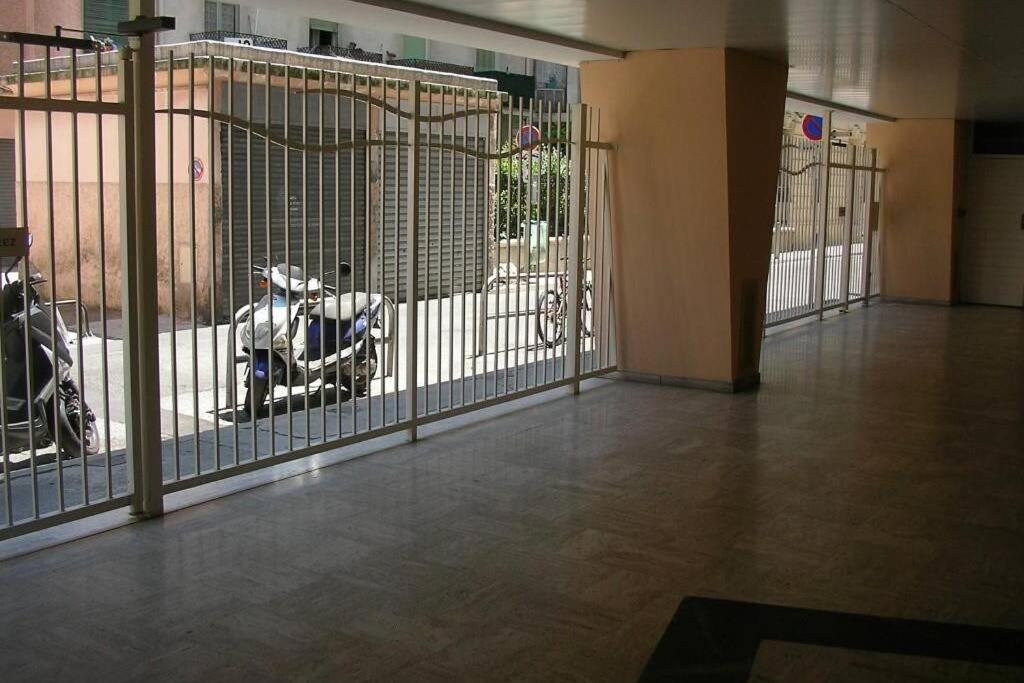 Nice Center - Bright Studio Balcony Wifi & Aircon Apartamento Exterior foto