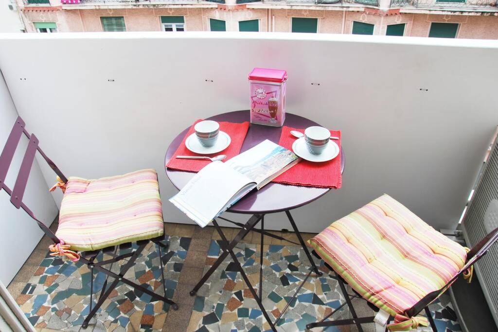 Nice Center - Bright Studio Balcony Wifi & Aircon Apartamento Exterior foto
