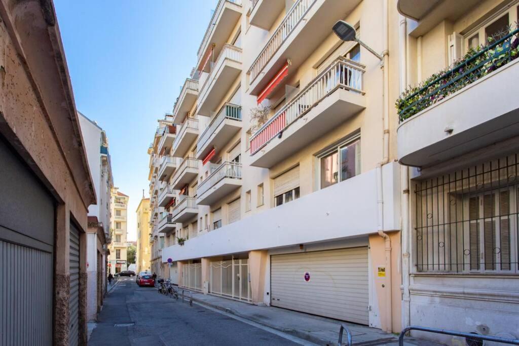 Nice Center - Bright Studio Balcony Wifi & Aircon Apartamento Exterior foto