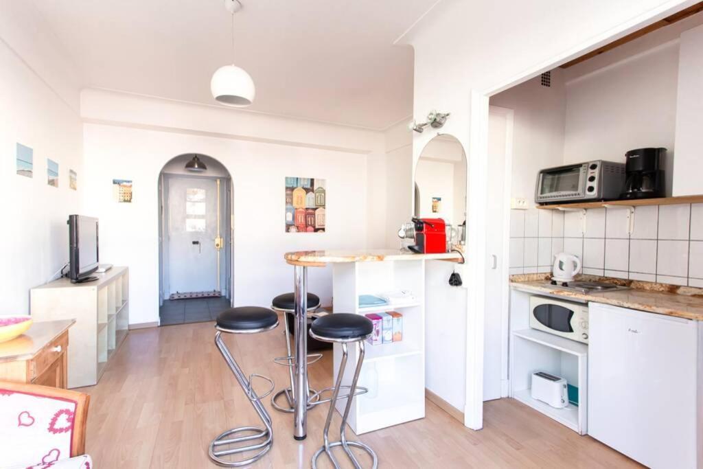 Nice Center - Bright Studio Balcony Wifi & Aircon Apartamento Exterior foto