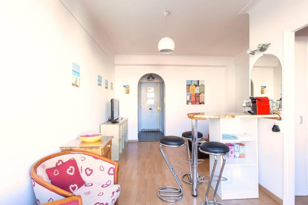 Nice Center - Bright Studio Balcony Wifi & Aircon Apartamento Exterior foto