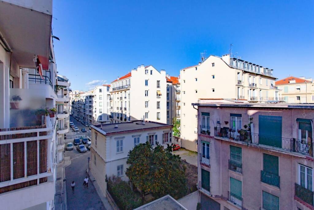 Nice Center - Bright Studio Balcony Wifi & Aircon Apartamento Exterior foto